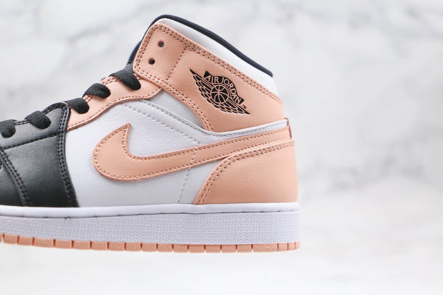 乔丹Air Jordan 1 Mid Crimson Tint纯原版本中帮AJ1黑粉色内置气垫正确后跟定型 货号:554725-133