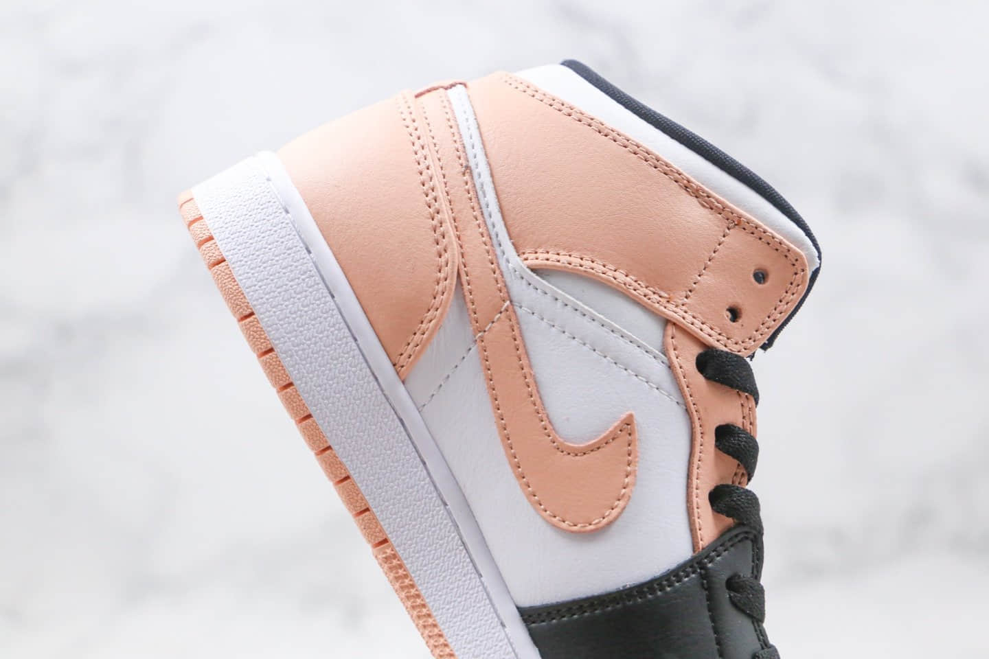 乔丹Air Jordan 1 Mid Crimson Tint纯原版本中帮AJ1黑粉色内置气垫正确后跟定型 货号:554725-133