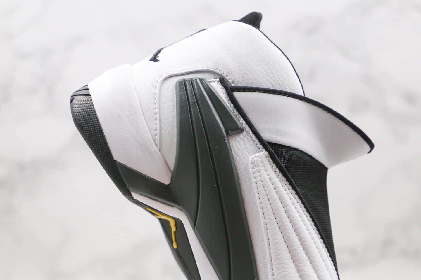 乔丹Air jordan JUMPMAN Swift纯原版本复刻男士实战战靴篮球鞋黑白色原盒原标支持实战 货号：AT2555-100