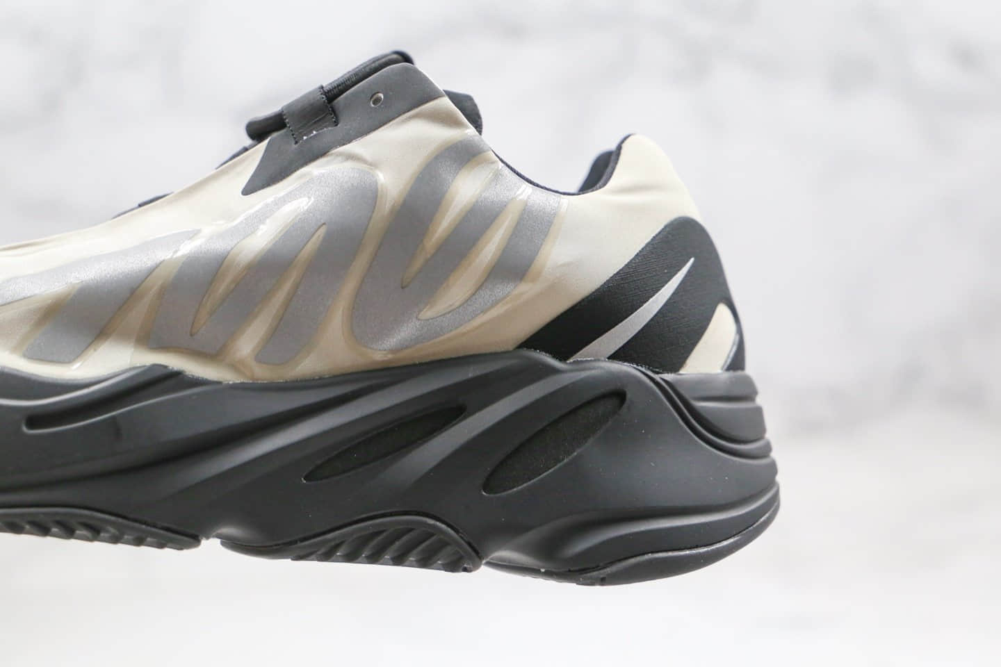 阿迪达斯Adidas Yeezy Boost 700 MNVN Orange椰子700MNVN老爹鞋灰黑色3M反光内置真爆米花缓震大底原盒原标 货号:FY3729