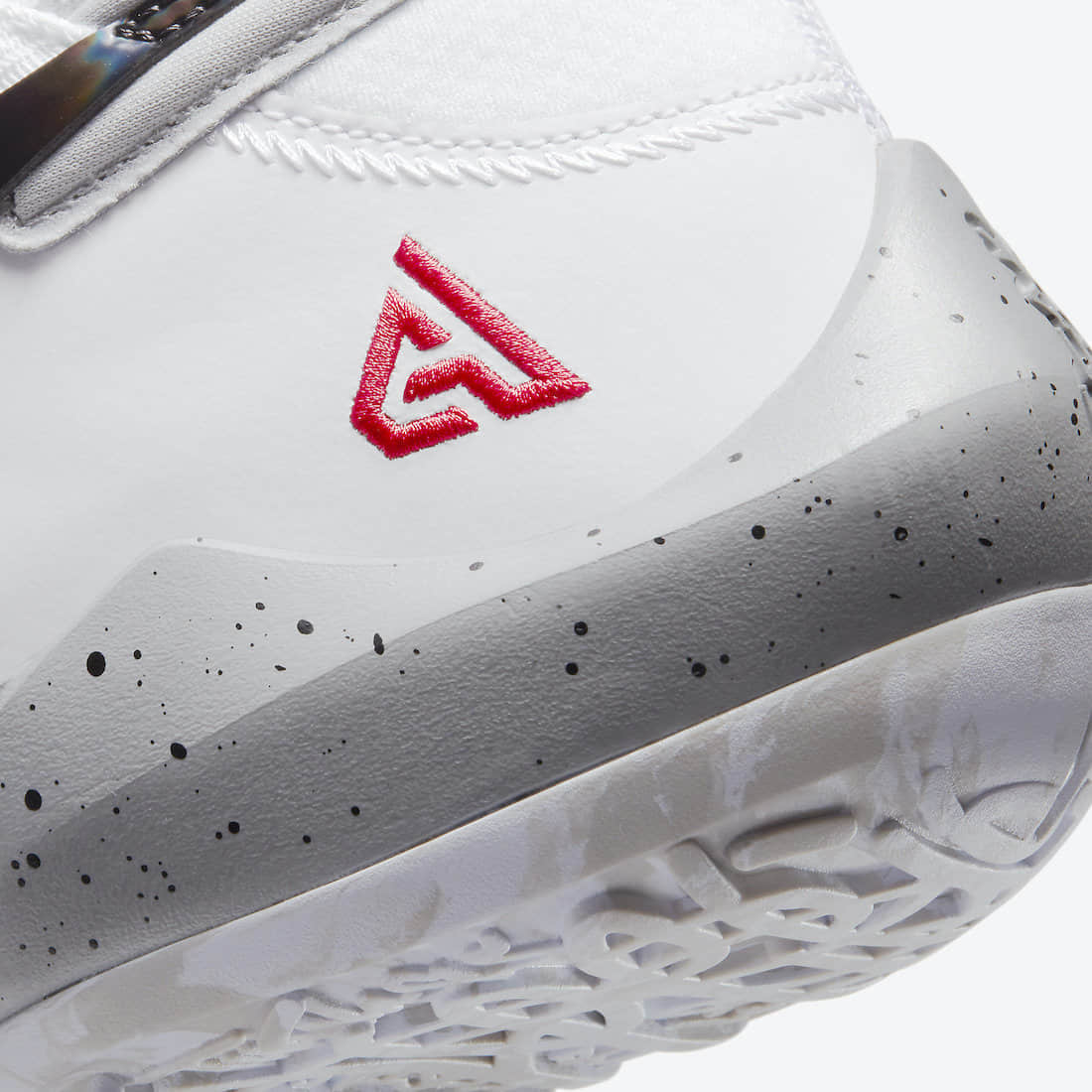 人气白水泥配色!字母哥二代战靴新配色国庆发售! 货号:CK5825-100