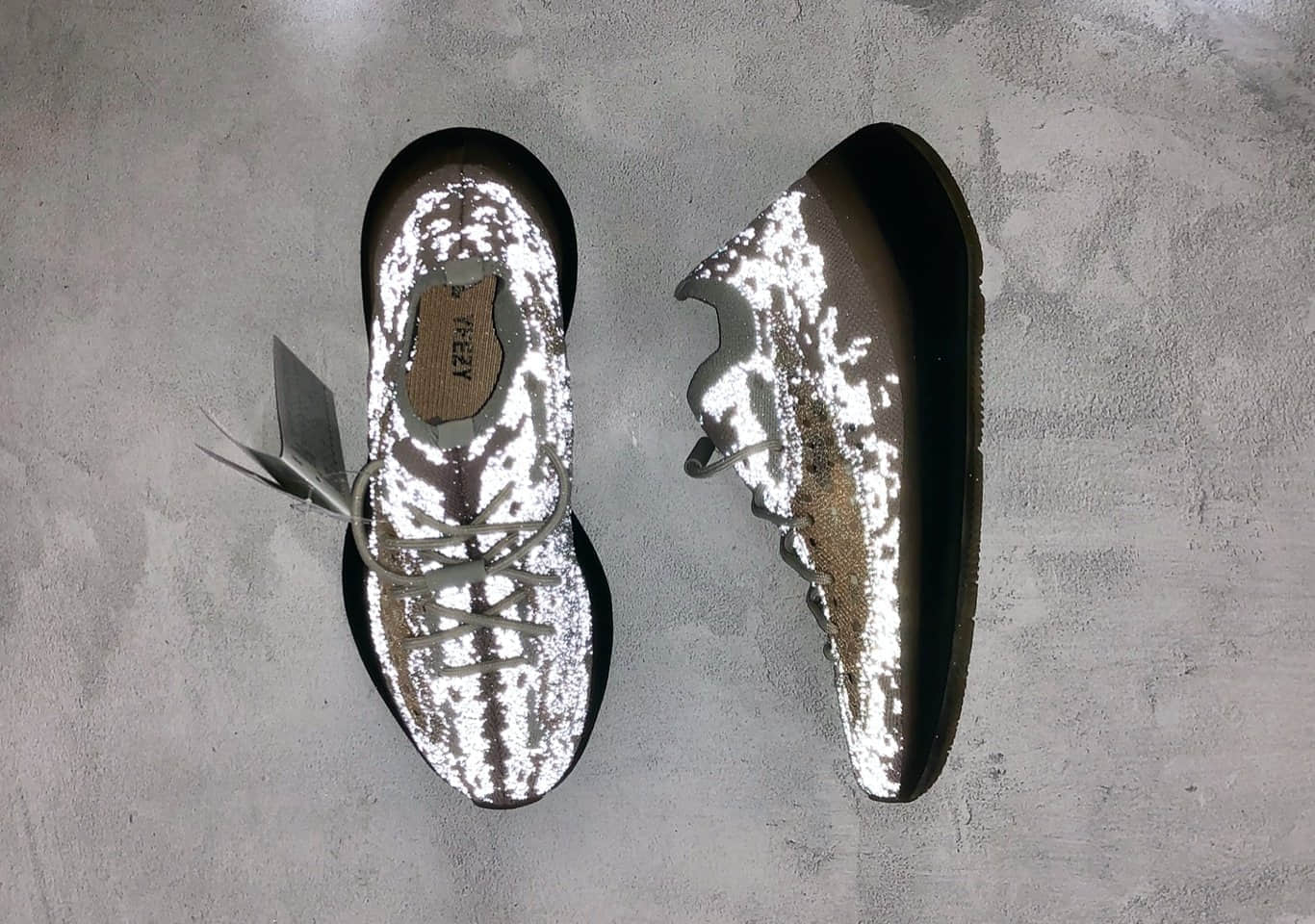 阿迪达斯Adidas Yeezy 380 Boost纯原版本椰子380爆米花跑鞋外星人满天星配色正确巴斯夫大底原盒原标 货号:FZ4977