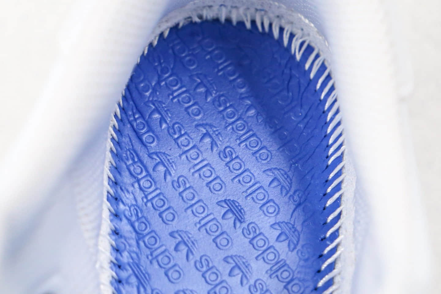 阿迪达斯Adidas Originals SUPERSTAR W纯原版本三叶草贝壳头金标白黑色漆皮LOGO板鞋正确PU硅蓝软中底 货号:EF1627