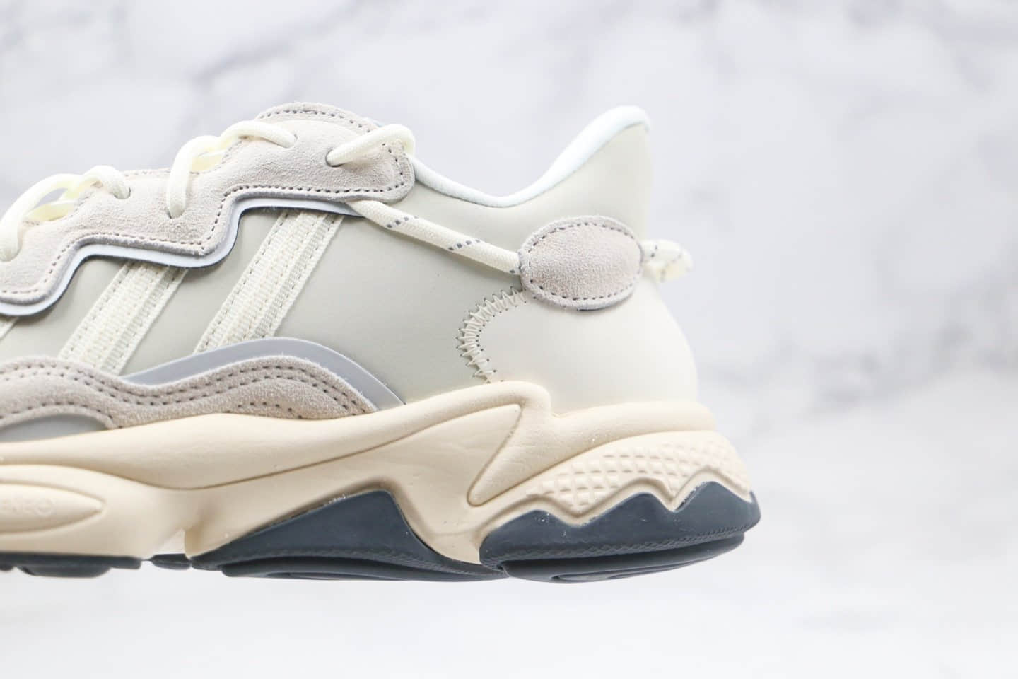 阿迪达斯Adidas Originals Ozweego纯原版本水管老爹鞋皮面浅灰色原档案数据开发 货号:EG8354