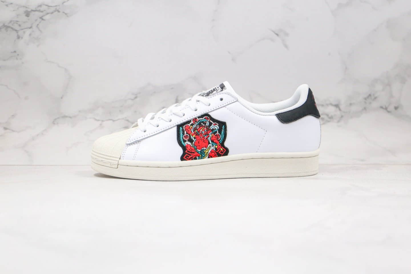 阿迪达斯Adidas Originals Superstar Superstar纯原版本三叶草贝壳头50周年中国风刺绣风神雷神板鞋原档案数据开发 货号:FY6735