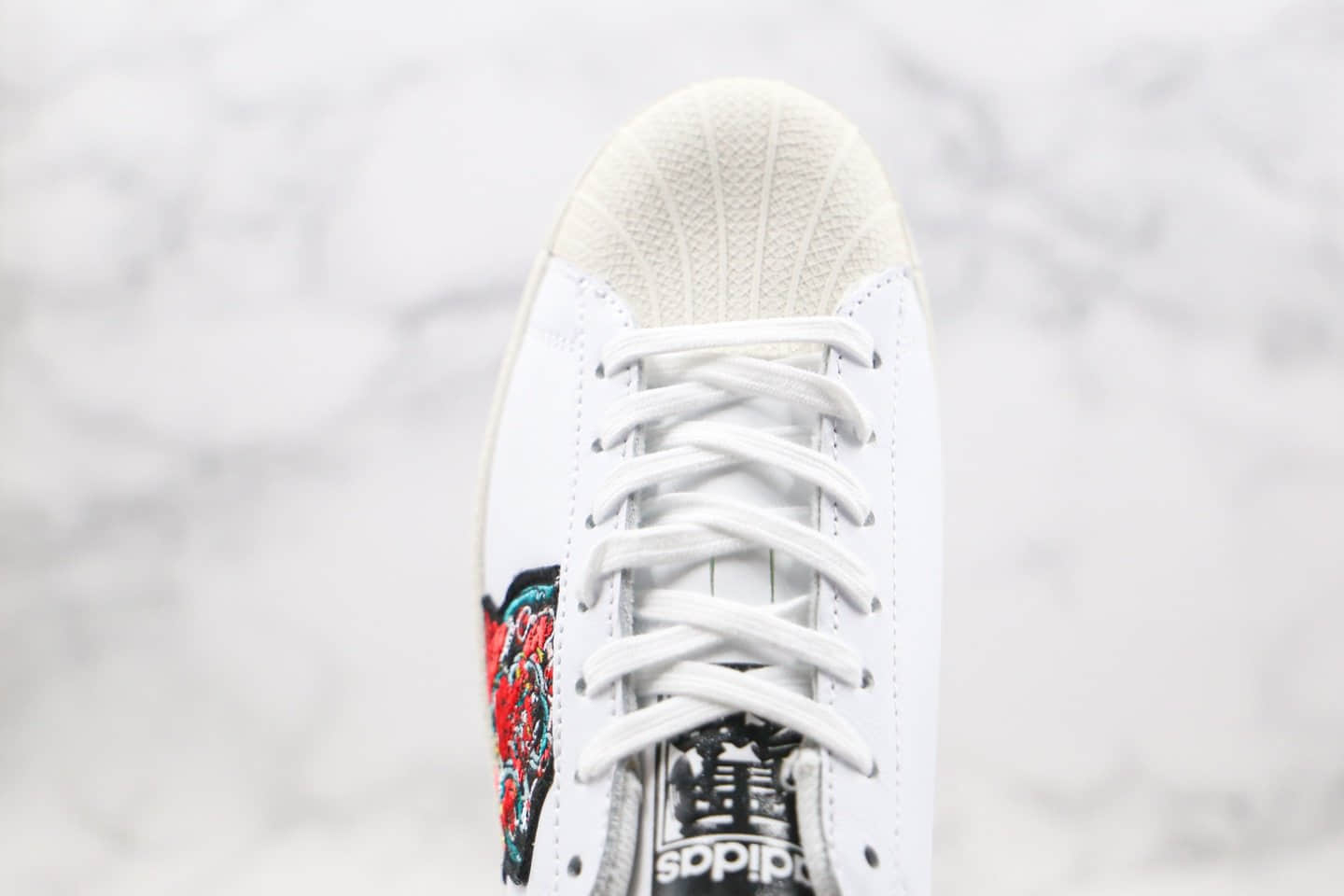 阿迪达斯Adidas Originals Superstar Superstar纯原版本三叶草贝壳头50周年中国风刺绣风神雷神板鞋原档案数据开发 货号:FY6735