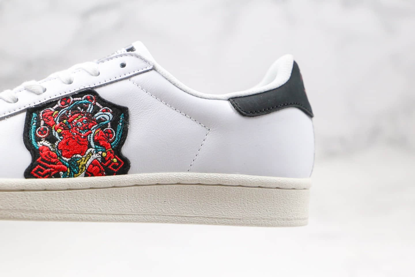 阿迪达斯Adidas Originals Superstar Superstar纯原版本三叶草贝壳头50周年中国风刺绣风神雷神板鞋原档案数据开发 货号:FY6735