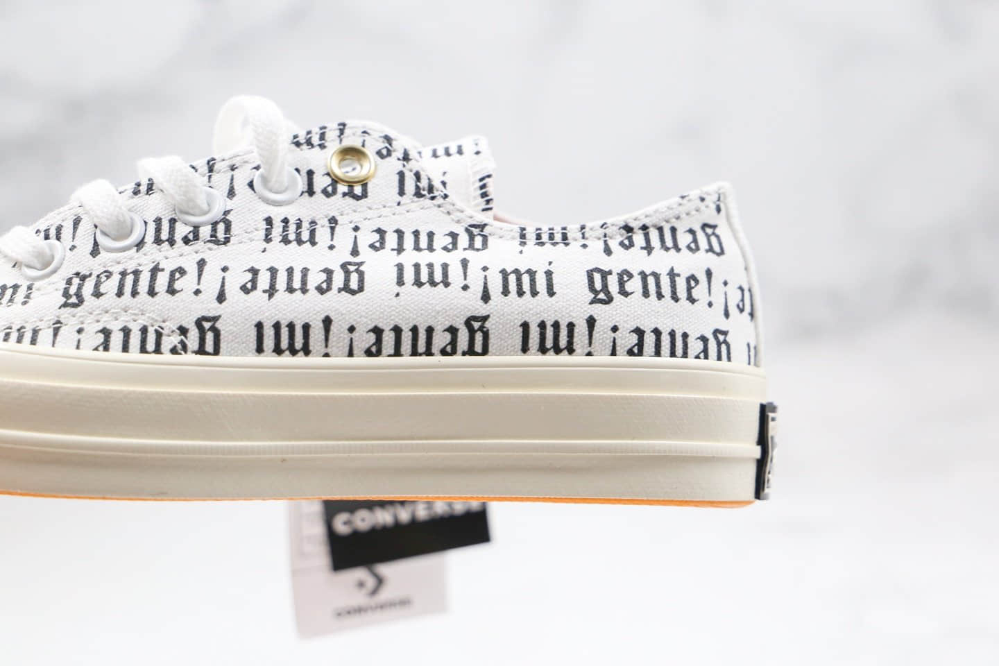 匡威Converse x J Balvin Willy William公司级版本西班牙乐队联名款低帮白黑色字母印花帆布鞋正确双围条硫化蓝底 货号:169587C