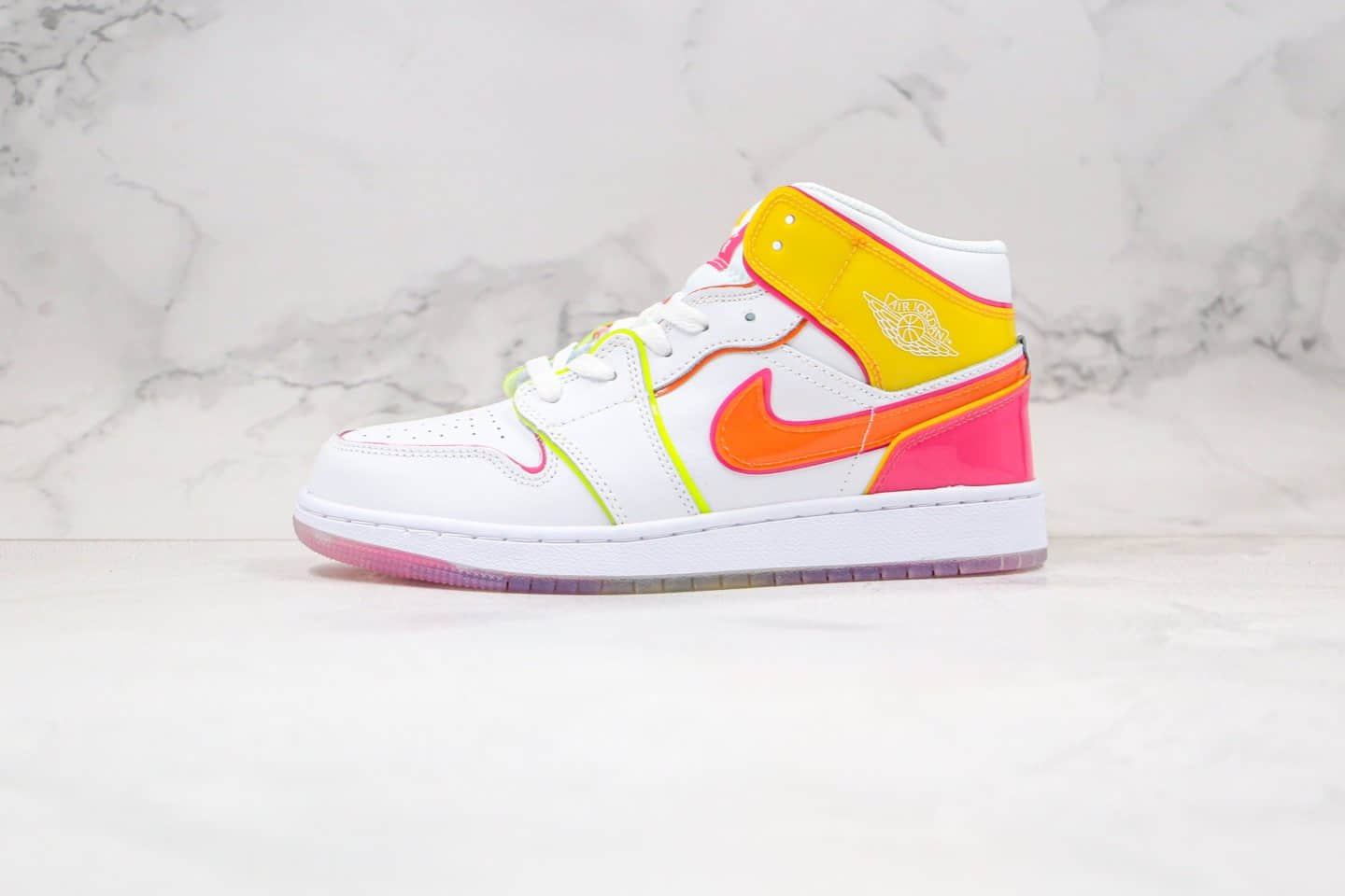 乔丹Air Jordan 1 Mid纯原版本中帮AJ1白黄粉渐变糖果配色篮球鞋原盒原标 货号:CV4611-100