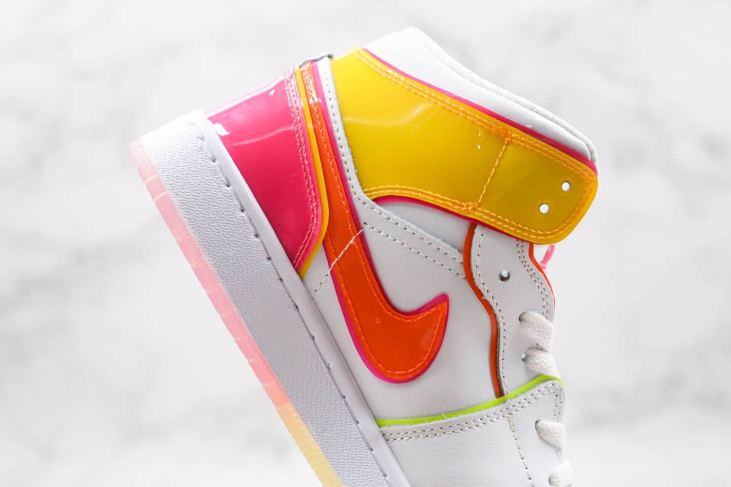 乔丹Air Jordan 1 Mid纯原版本中帮AJ1白黄粉渐变糖果配色篮球鞋原盒原标 货号:CV4611-100