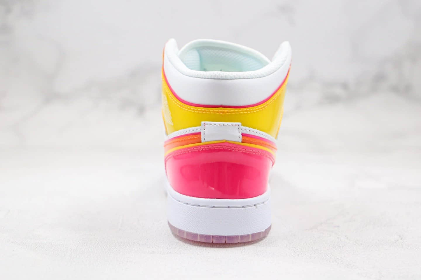 乔丹Air Jordan 1 Mid纯原版本中帮AJ1白黄粉渐变糖果配色篮球鞋原盒原标 货号:CV4611-100