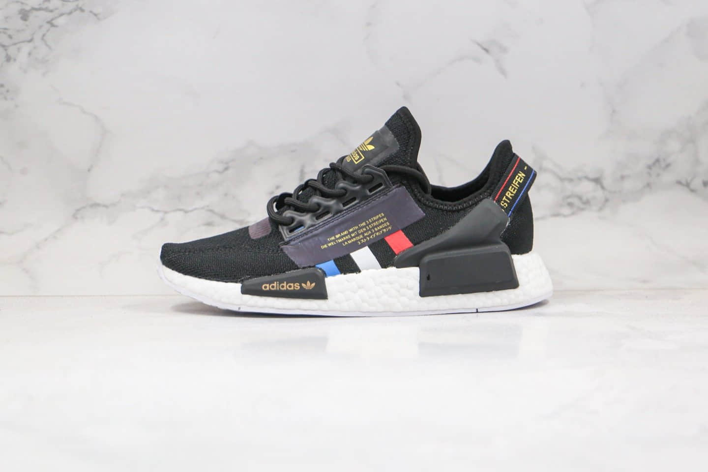 阿迪达斯adidas NMD R1 V2纯原版本爆米花跑鞋NMD二代日文竖杠黑白红蓝色变色龙原楦头纸板打造 货号:FV9028