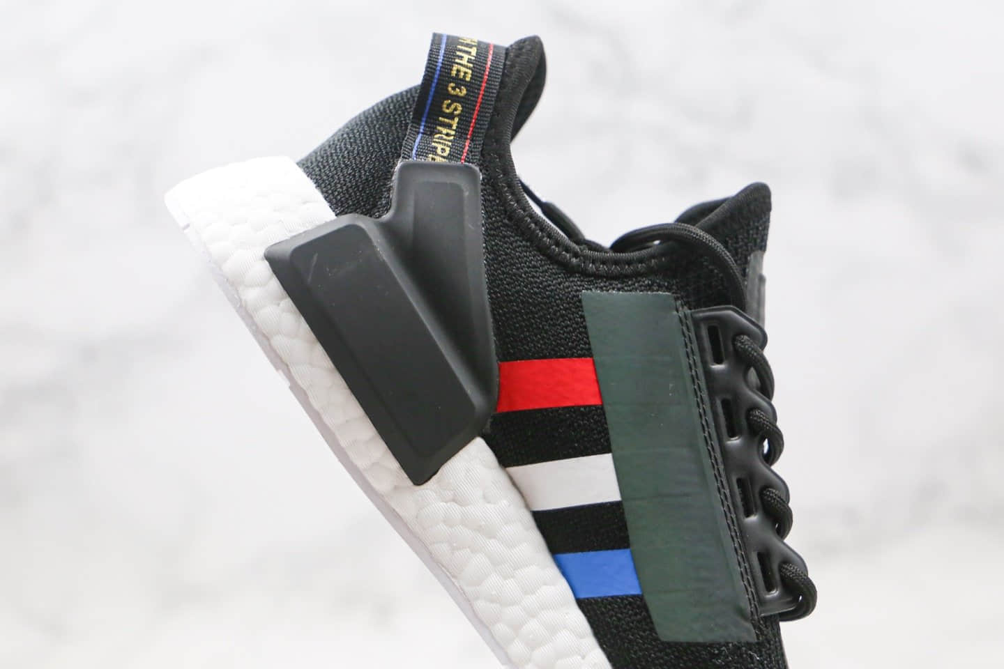 阿迪达斯adidas NMD R1 V2纯原版本爆米花跑鞋NMD二代日文竖杠黑白红蓝色变色龙原楦头纸板打造 货号:FV9028