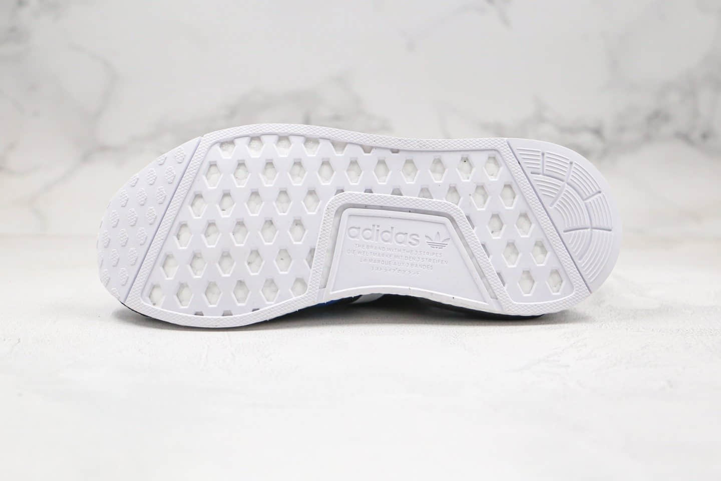 阿迪达斯adidas NMD R1 V2纯原版本爆米花跑鞋NMD二代日文竖杠黑白红蓝色变色龙原楦头纸板打造 货号:FV9028