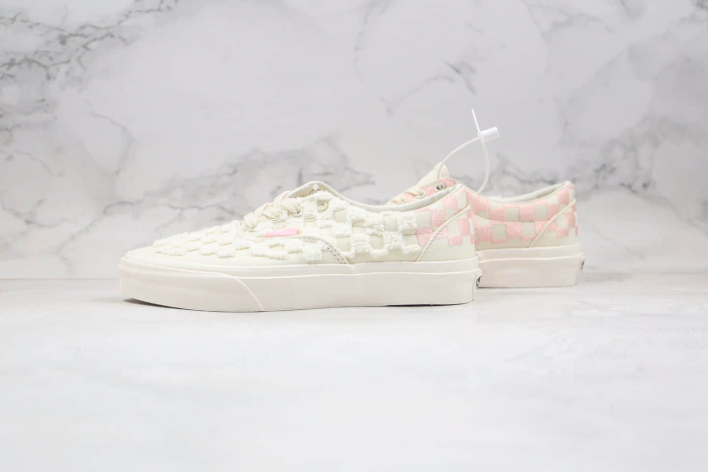万斯Vans Era 95 DX公司级版本低帮羊绒棋盘格子白粉色绒毛小香风板鞋原盒原标内置钢印 货号:VN0A4U391U9