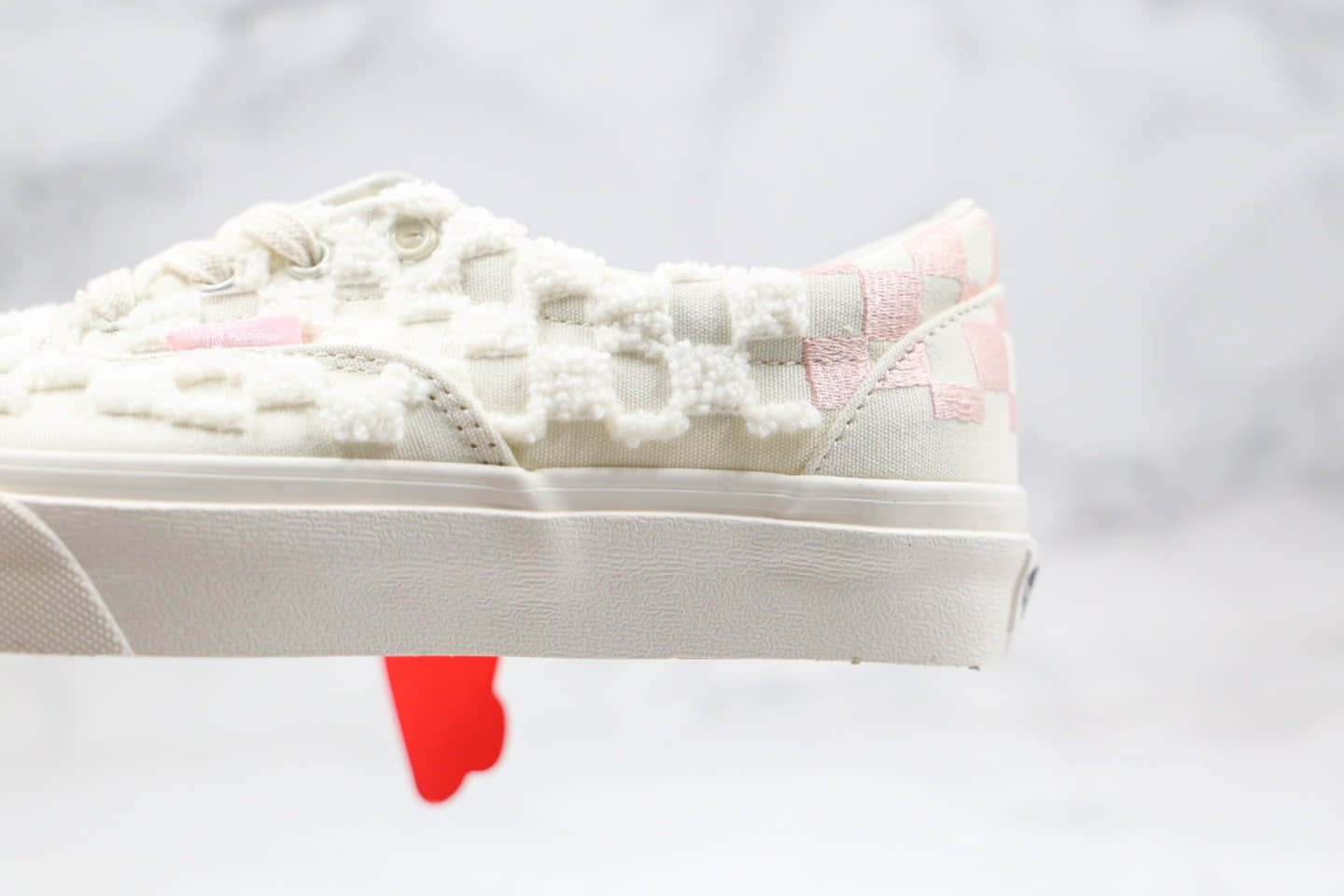 万斯Vans Era 95 DX公司级版本低帮羊绒棋盘格子白粉色绒毛小香风板鞋原盒原标内置钢印 货号:VN0A4U391U9