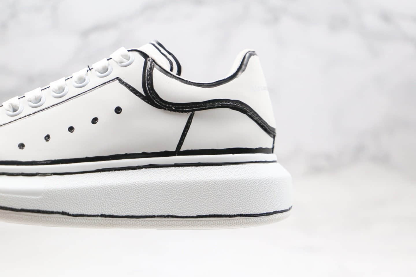 亚历山大Alexander McQueen纯原版本麦昆二次元涂鸦小白鞋原盒配件齐全区别市面通货版本