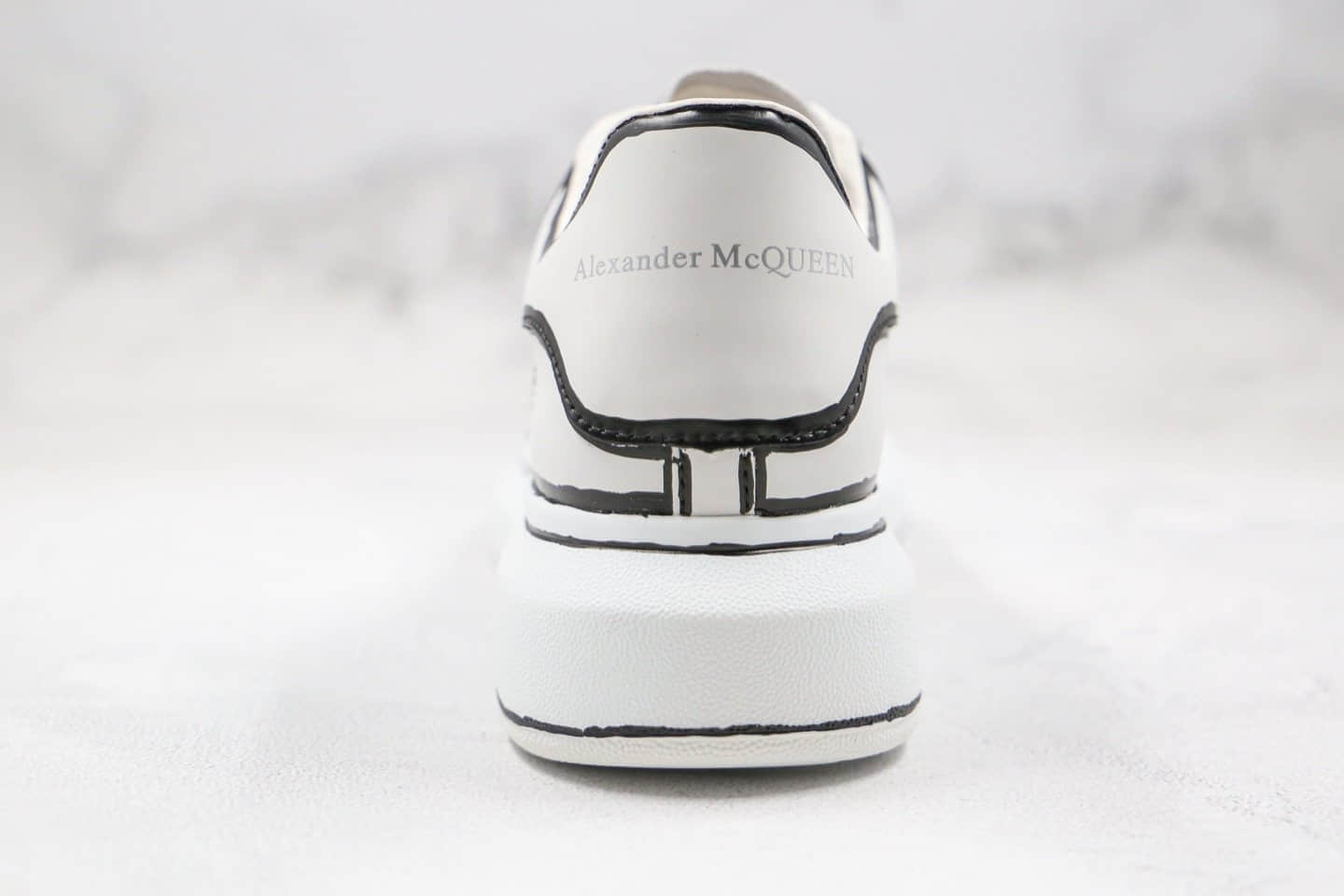 亚历山大Alexander McQueen纯原版本麦昆二次元涂鸦小白鞋原盒配件齐全区别市面通货版本