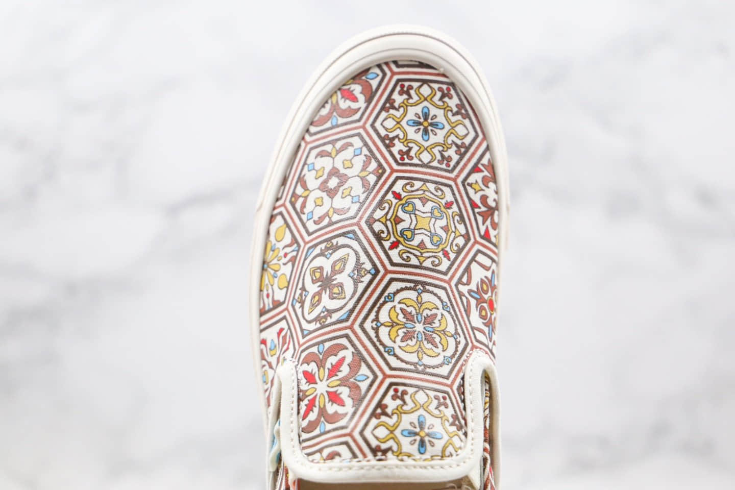 万斯Vans Vault OG Classic Slip-On LX True White x KITH公司级版本联名款低帮白棕色瓷砖涂鸦印花图案硫化帆布鞋原厂硫化大底内置钢印