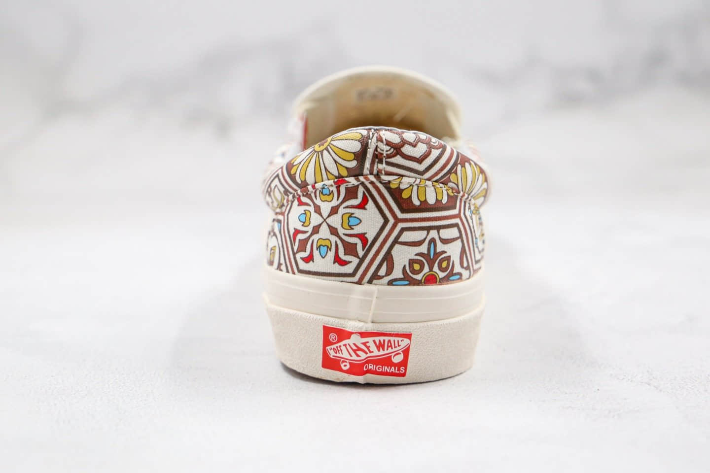 万斯Vans Vault OG Classic Slip-On LX True White x KITH公司级版本联名款低帮白棕色瓷砖涂鸦印花图案硫化帆布鞋原厂硫化大底内置钢印