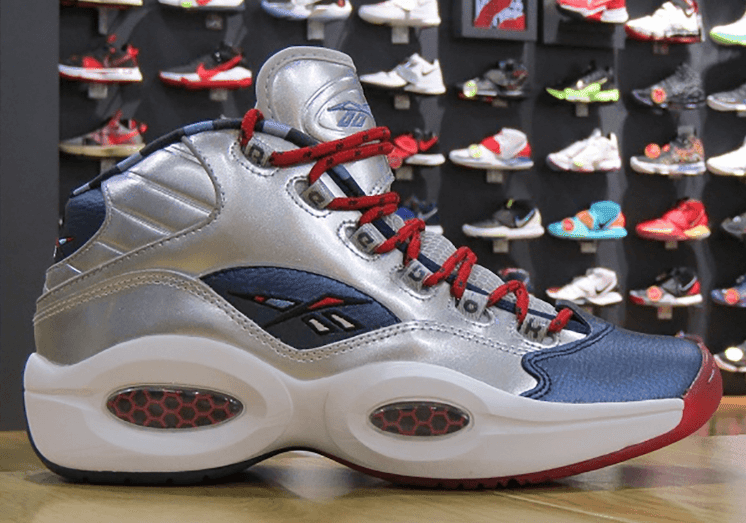 艾佛森 x 哈登 Question Mid新配色曝光!科幻银蓝装扮! 货号:FZ1366