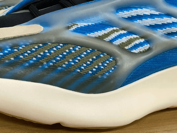 Yeezy 700 V3极光配色最新实物图曝光!8月29日发售!