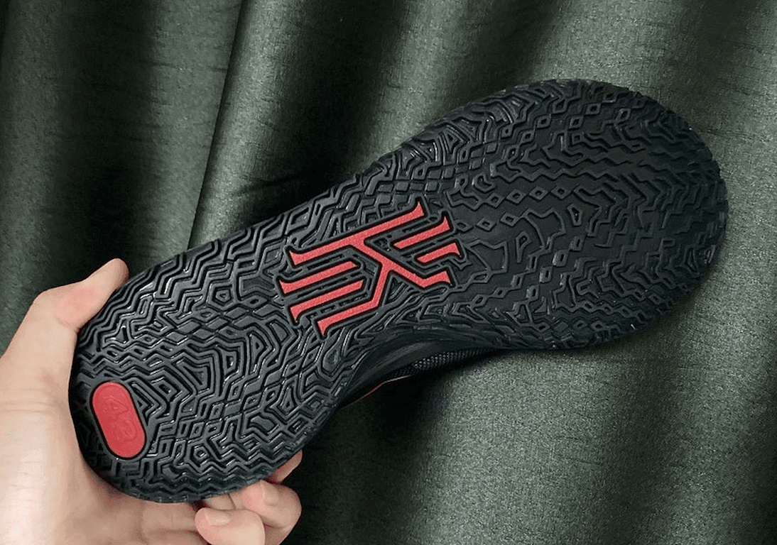 欧文最新战靴Nike Kyrie 7首度曝光!首发黑红配色超经典!