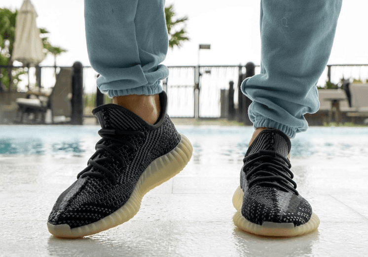 Yeezy 350 V2奥利奥配色上脚图释出!下月登场! 货号:FZ5000