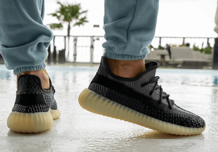 Yeezy 350 V2奥利奥配色上脚图释出!下月登场! 货号:FZ5000