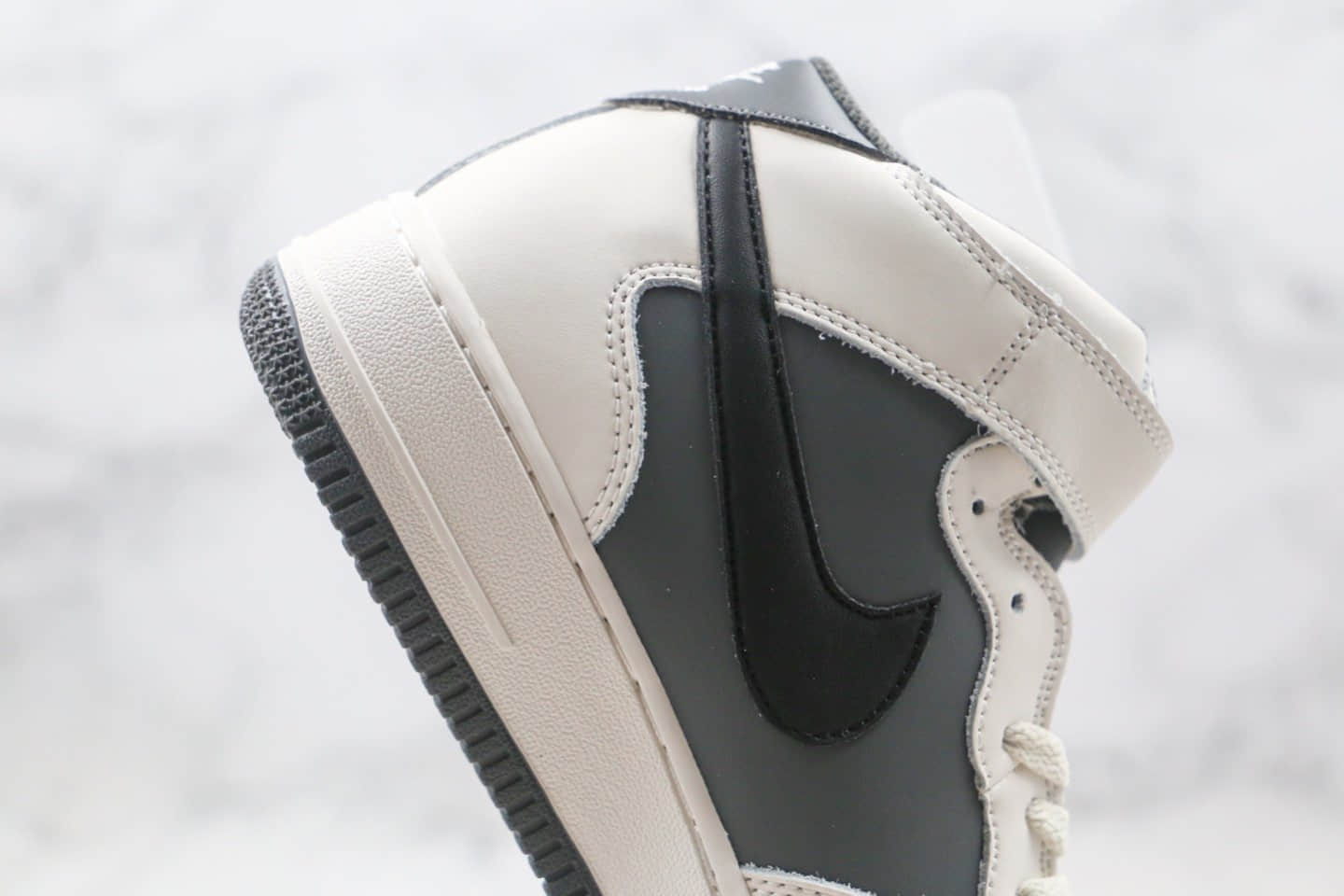 耐克Nike Air Force 1 '07纯原版本空军一号中帮板鞋白灰黑色原材打造内置气垫 货号:638130-009