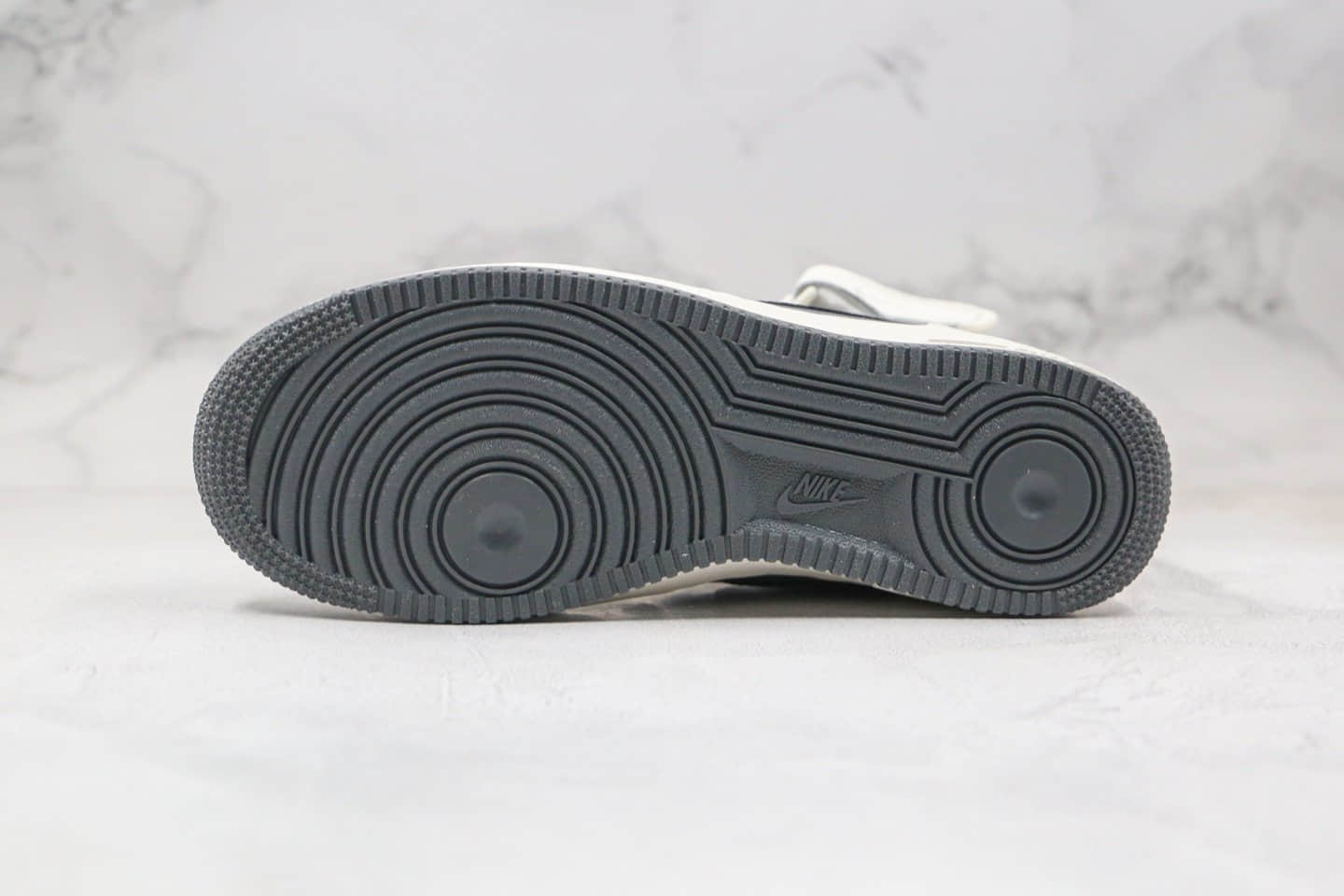 耐克Nike Air Force 1 '07纯原版本空军一号中帮板鞋白灰黑色原材打造内置气垫 货号:638130-009