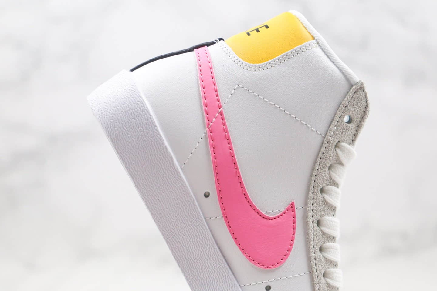 耐克Nike Blazer Mid '1977 Vintage纯原版本开拓者高帮板鞋白蓝粉色正确鞋底咬花 货号:DA4295-100