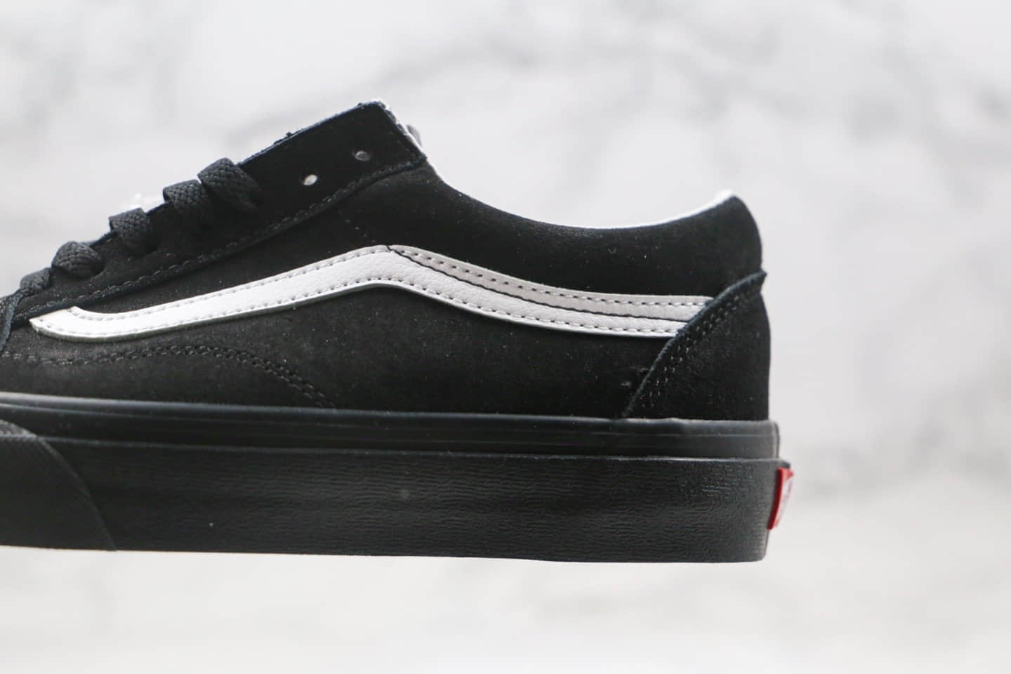 万斯Vans Pig Suede Old Skool Sk8-Hi公司级版本低帮麂皮黑白色硫化板鞋原楦头纸板打造 货号:VN0A4U3B18L