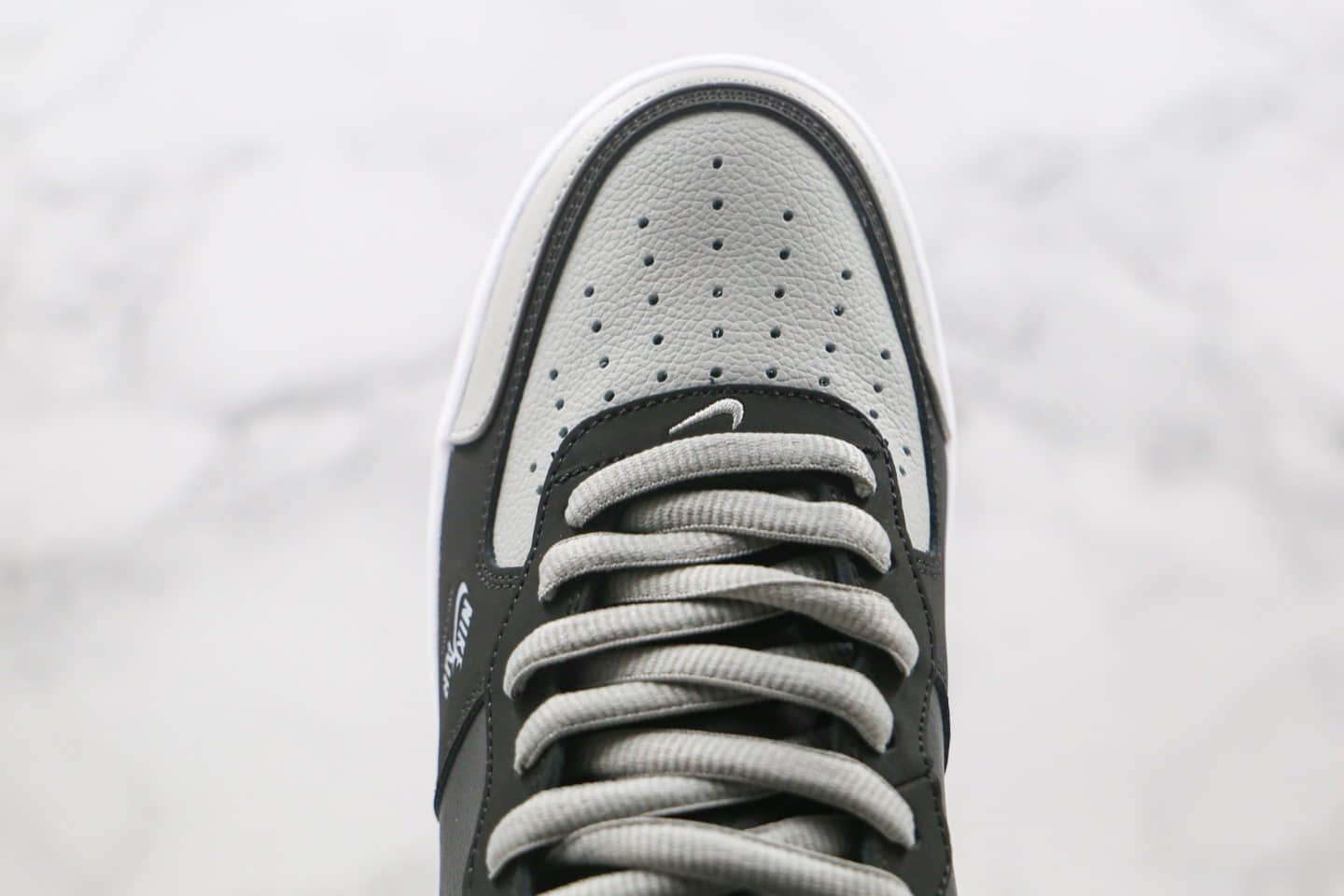 耐克Nike Air Force 1 Premium纯原版本中帮空军一号黑灰色荔枝皮纹板鞋内置全掌Sole气垫 货号:BQ6819-008