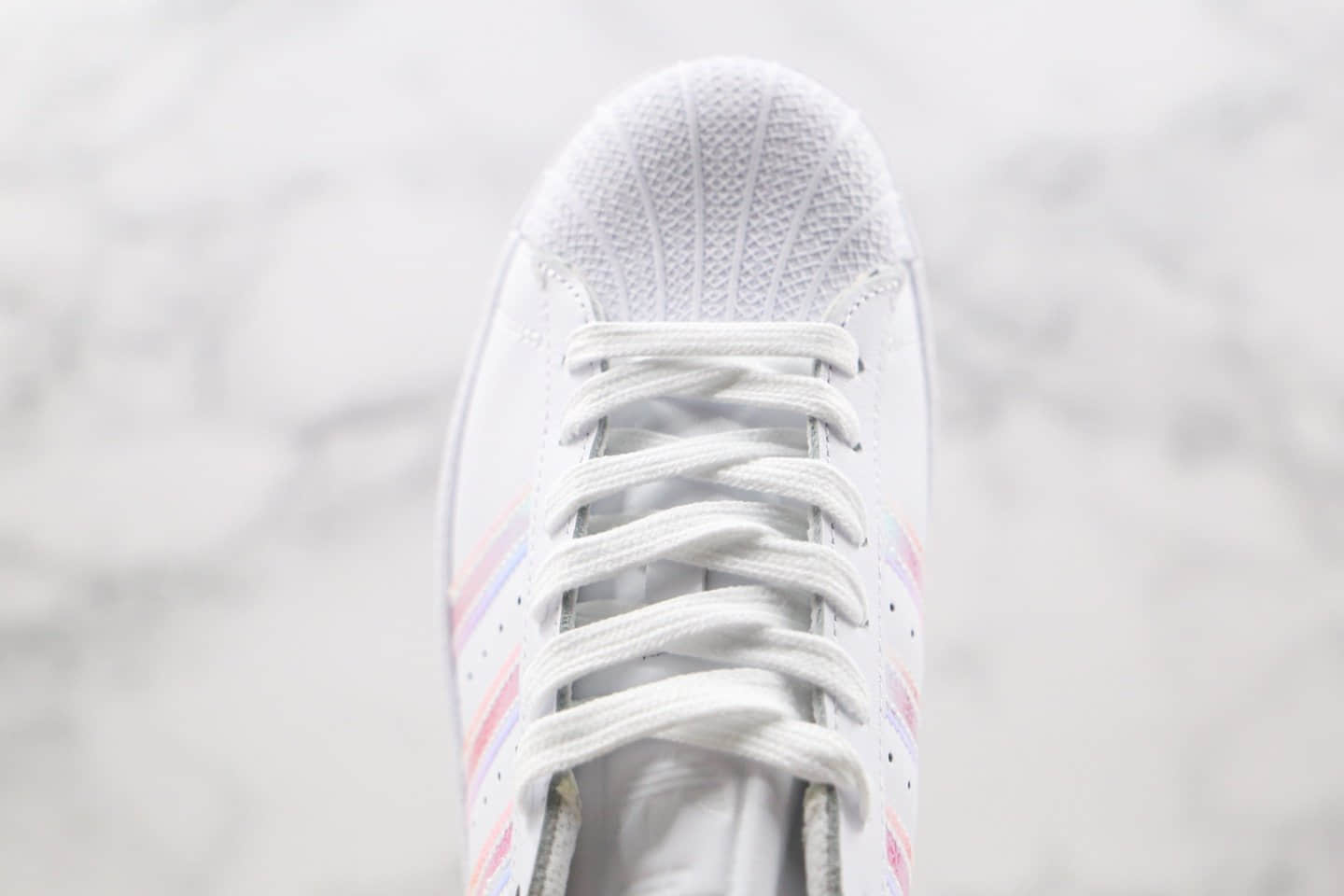 阿迪达斯adidas Originals Superstar J纯原版本贝壳头板鞋炫彩镭射白粉紫原数据原材打造 货号:FV3139