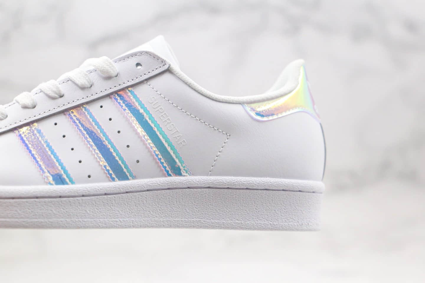 阿迪达斯adidas Originals Superstar J纯原版本贝壳头板鞋炫彩镭射白粉紫原数据原材打造 货号:FV3139