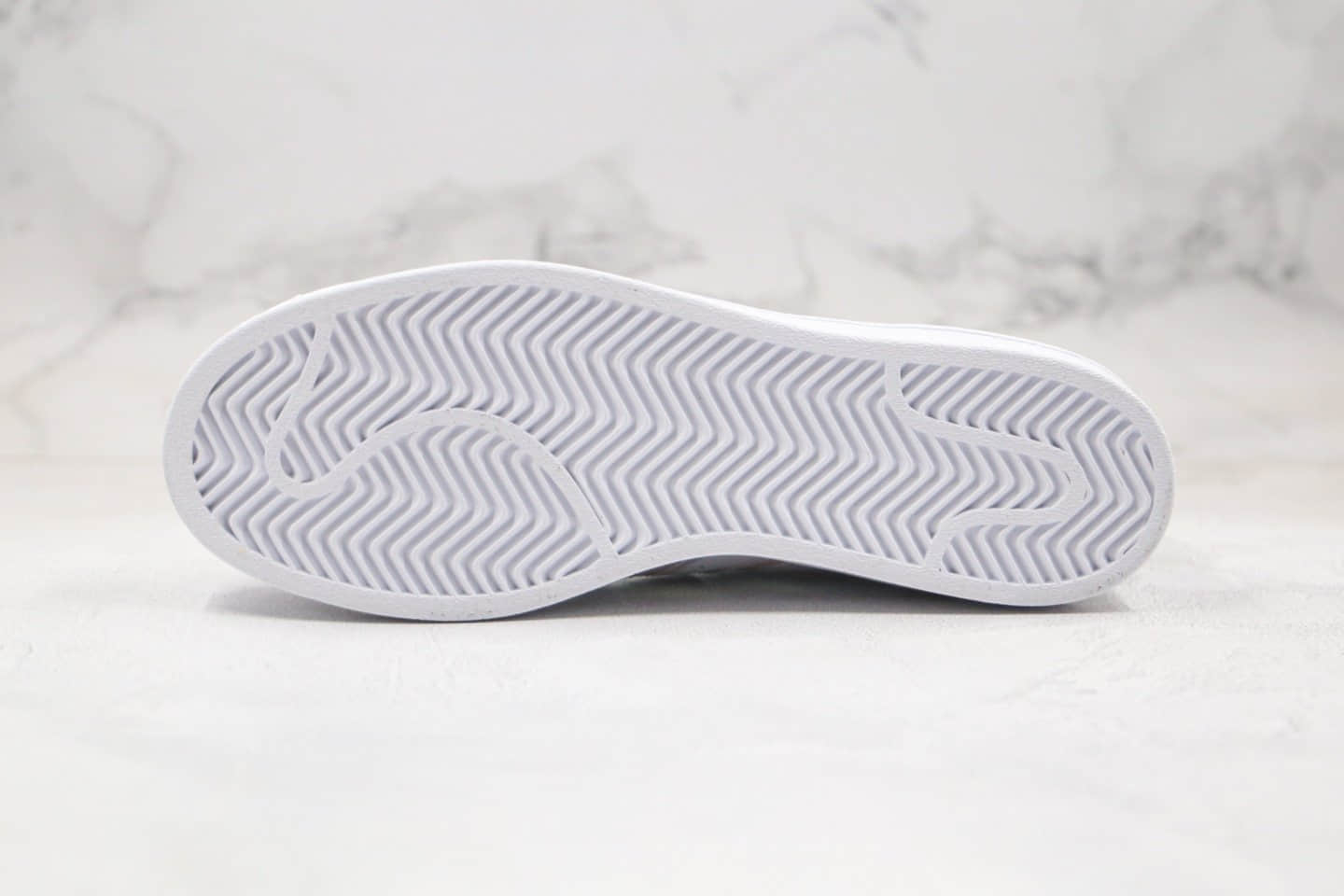 阿迪达斯adidas Originals Superstar J纯原版本贝壳头板鞋炫彩镭射白粉紫原数据原材打造 货号:FV3139