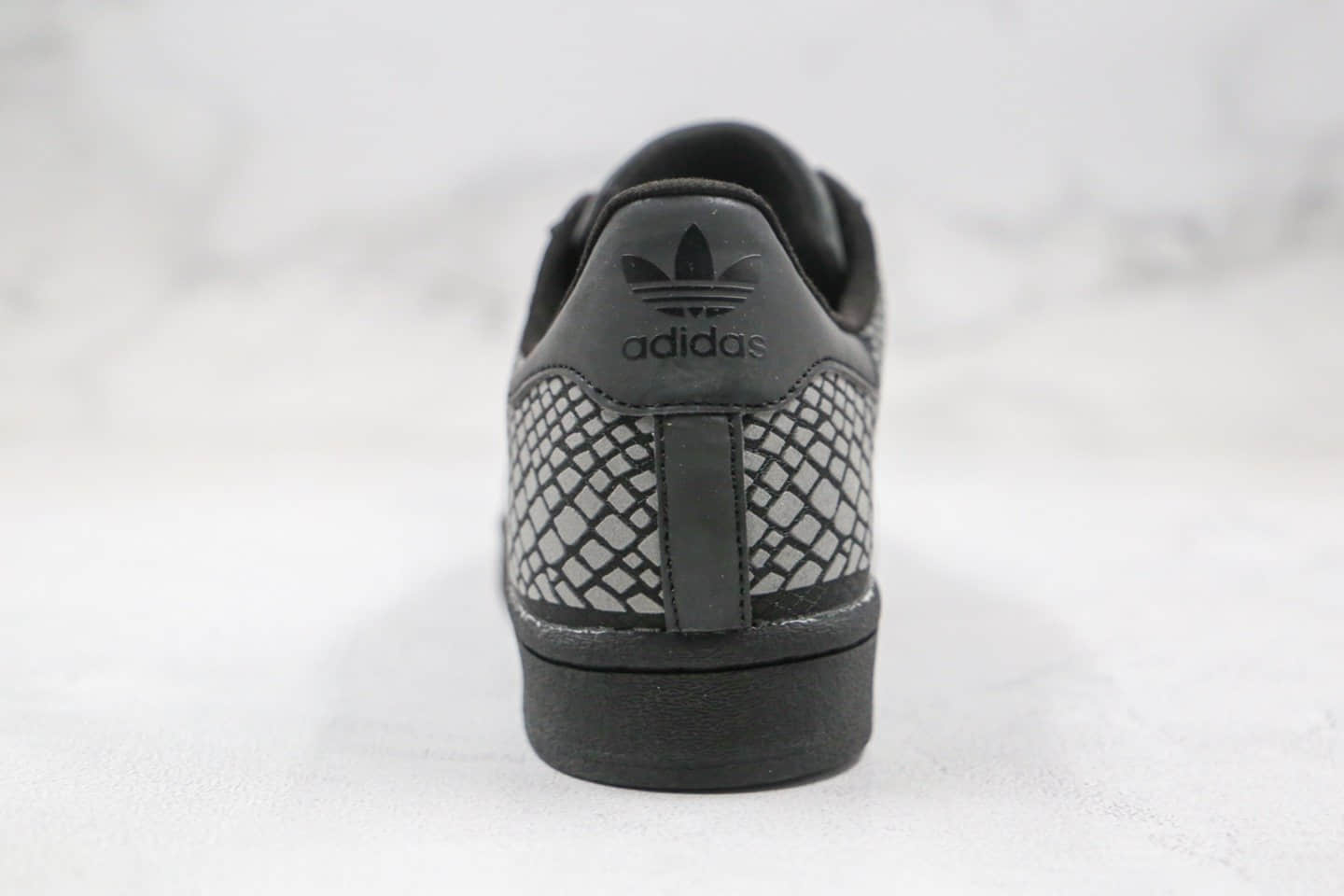 阿迪达斯Adidas Original Superstar x Atmos联名款纯原版本三叶草贝壳头黑色青蛇纹3M板鞋原楦头纸板打造 货号:FY6014