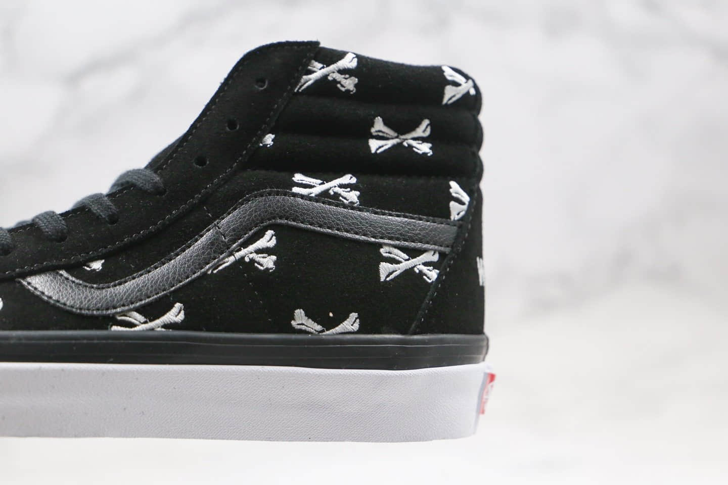 万斯WTAPS x Vans OG Sk8-Hi Lx公司级版本联名高帮麂皮板鞋黑色骨棒原厂档案数据开发 货号:VN0A4BVB20P