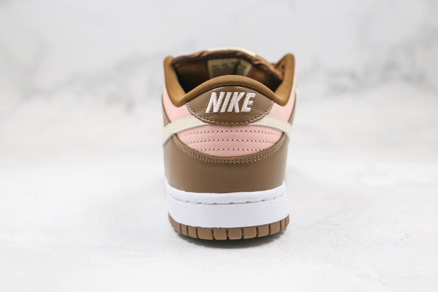 耐克Stussy x Nike SB Dunk Low Pro“Cherry”纯原版本斯图西联名SB板鞋樱桃粉棕内置Sole真气垫 货号:304292-671