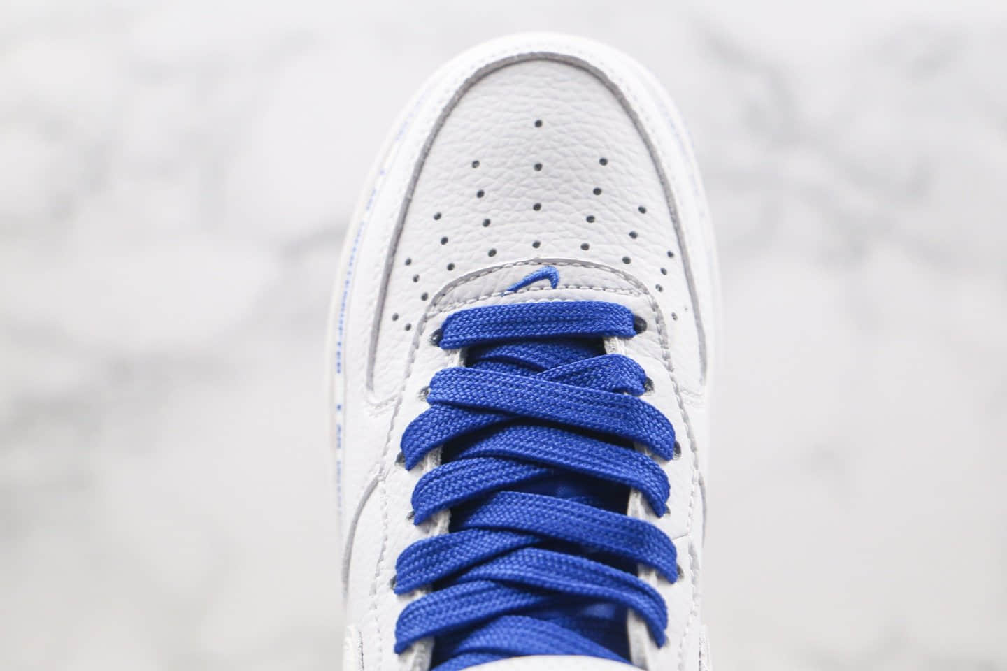 耐克Uninterrupted x Nike Air Force 1 “MORE THAN”公司级版本詹姆斯联名款空军一号休闲运动板鞋字母签名涂鸦白蓝色内置气垫 货号：CT1206-600