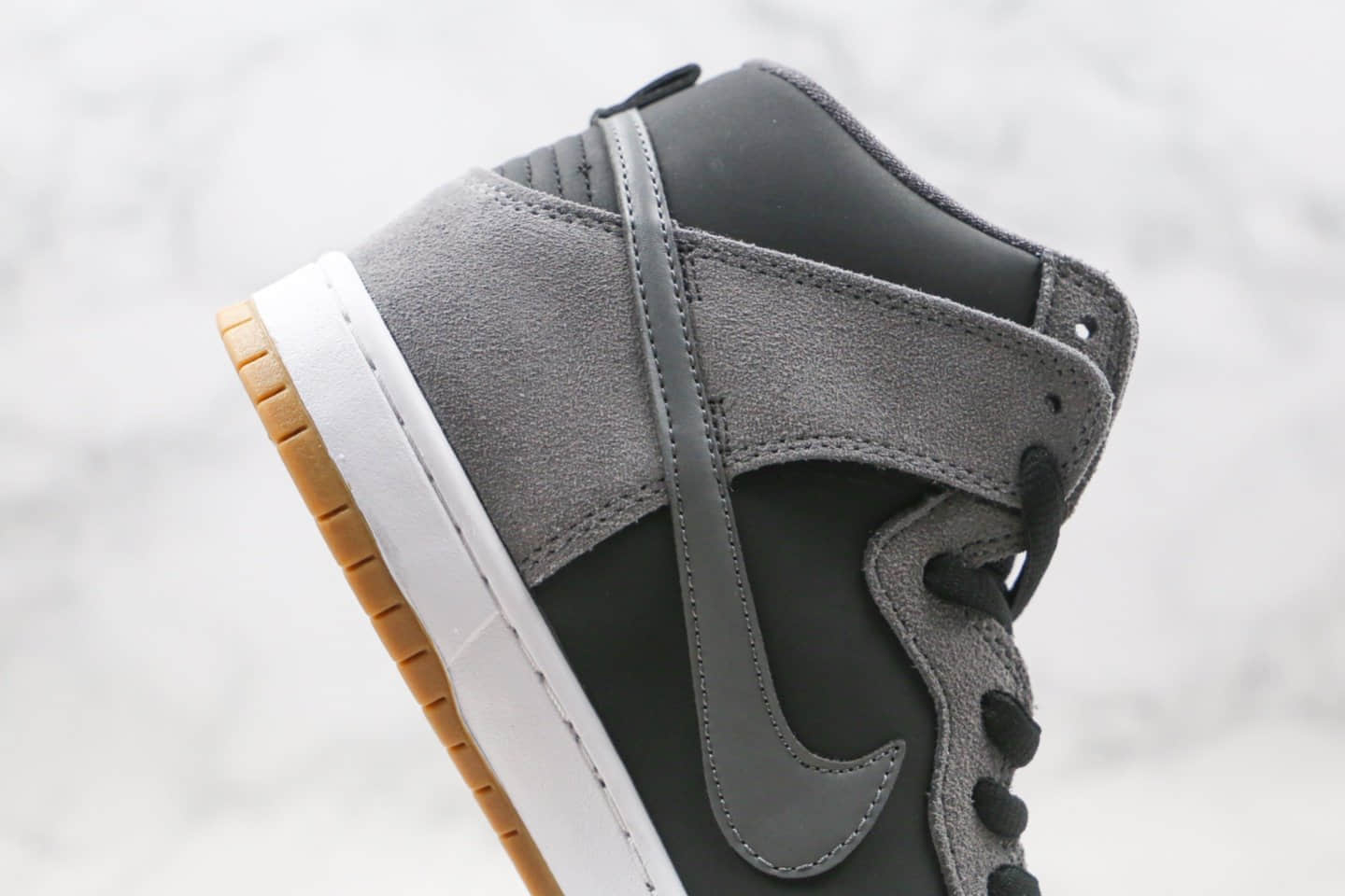 耐克Nike SB Zoom Dunk High Pro公司级版本高帮麂皮SB板鞋灰黑色原装原盒 货号:854851-066