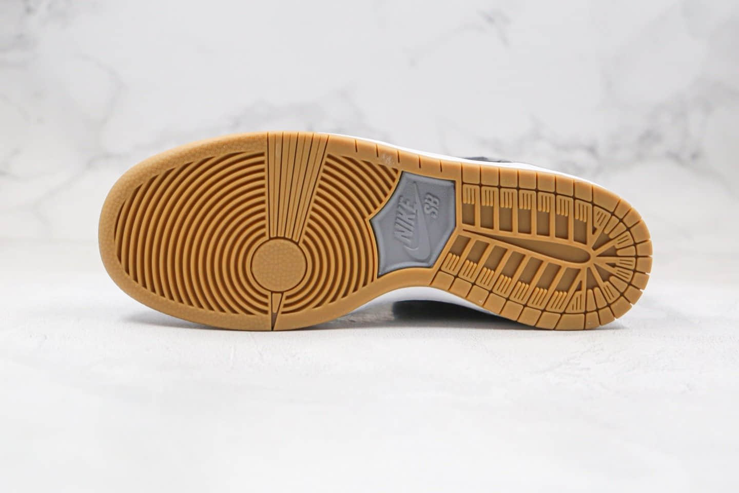 耐克Nike SB Zoom Dunk High Pro公司级版本高帮麂皮SB板鞋灰黑色原装原盒 货号:854851-066