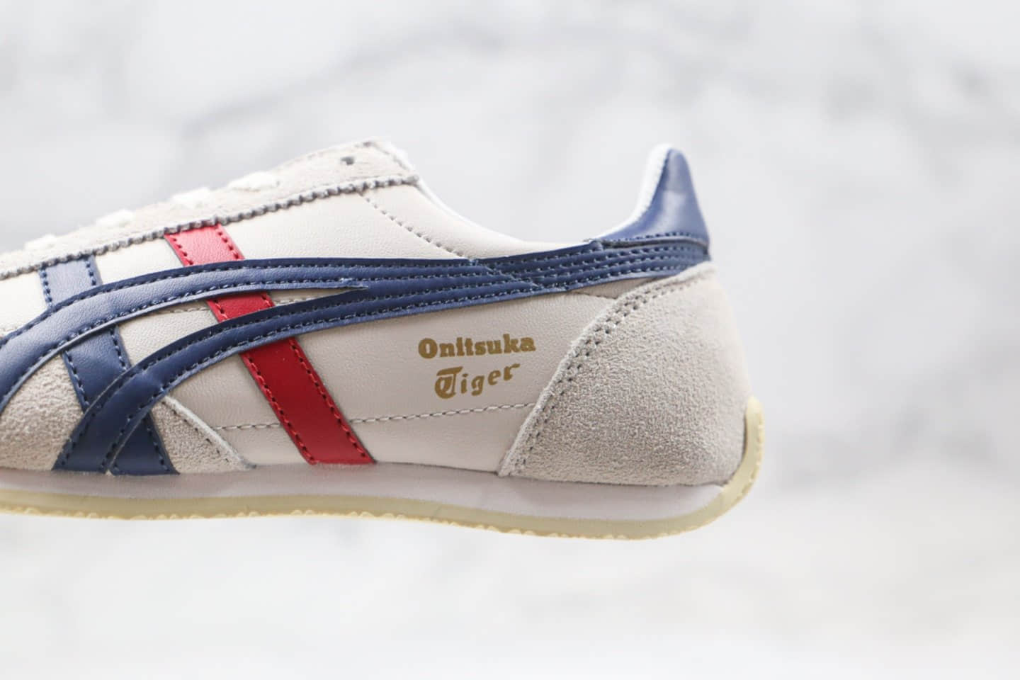 亚瑟士Asics onitsuka tiger纯原版本低帮皮面鬼冢虎阿甘鞋型休闲鞋原厂四联吊牌 货号：TH201L-9950