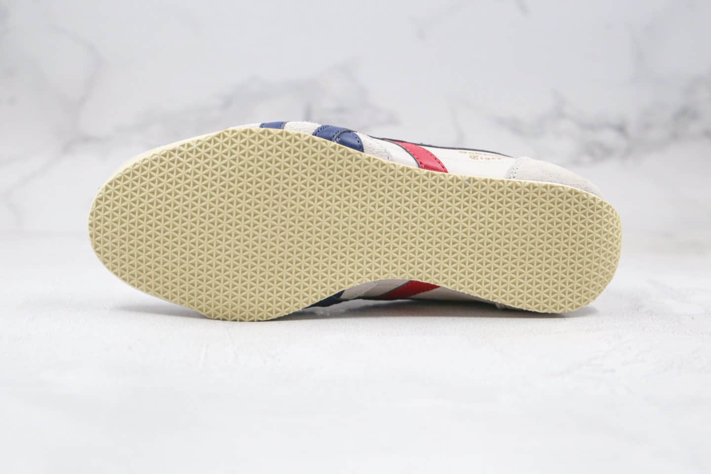 亚瑟士Asics onitsuka tiger纯原版本低帮皮面鬼冢虎阿甘鞋型休闲鞋原厂四联吊牌 货号：TH201L-9950