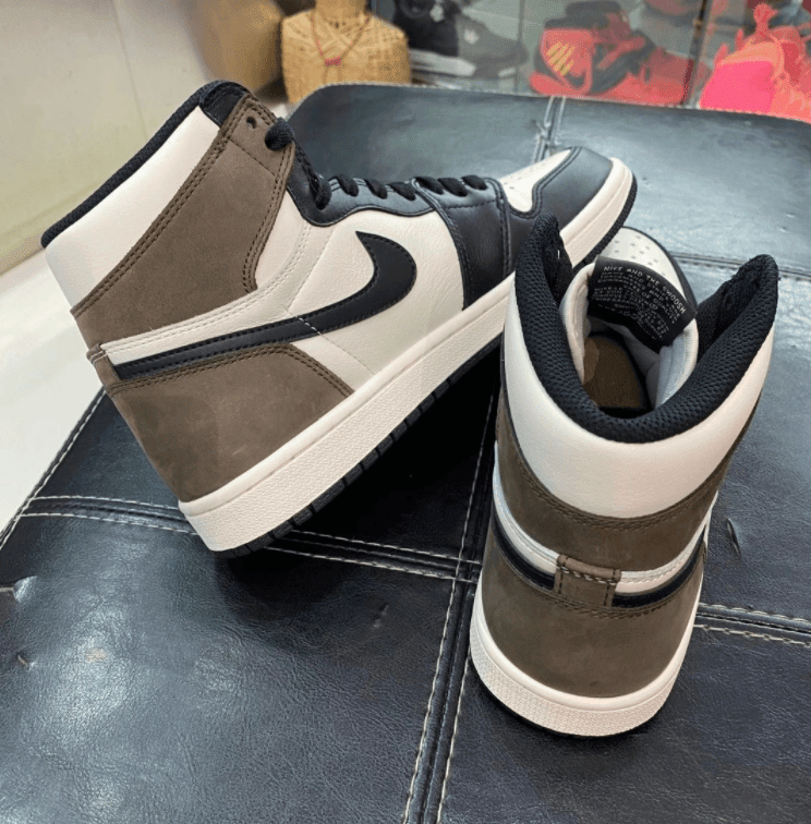 TS天价联名平替!AJ1小倒钩最新实物图释出! 货号:555088-105