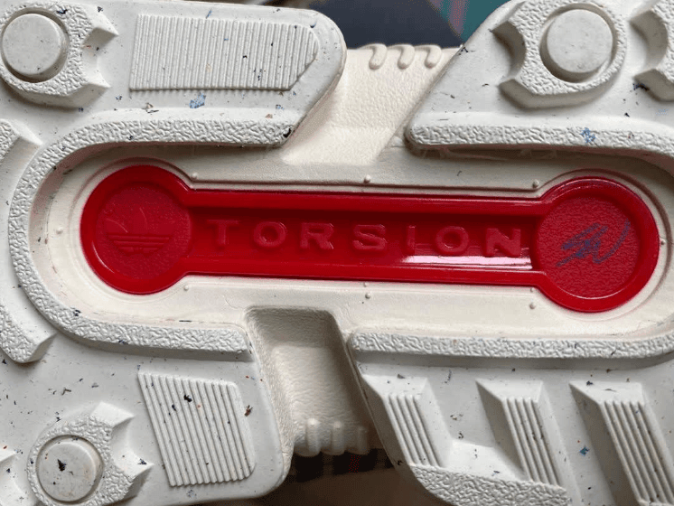 灯芯绒大师亲晒Sean Wotherspoon x adidas ZX 8000联名细节!明年2月登场!