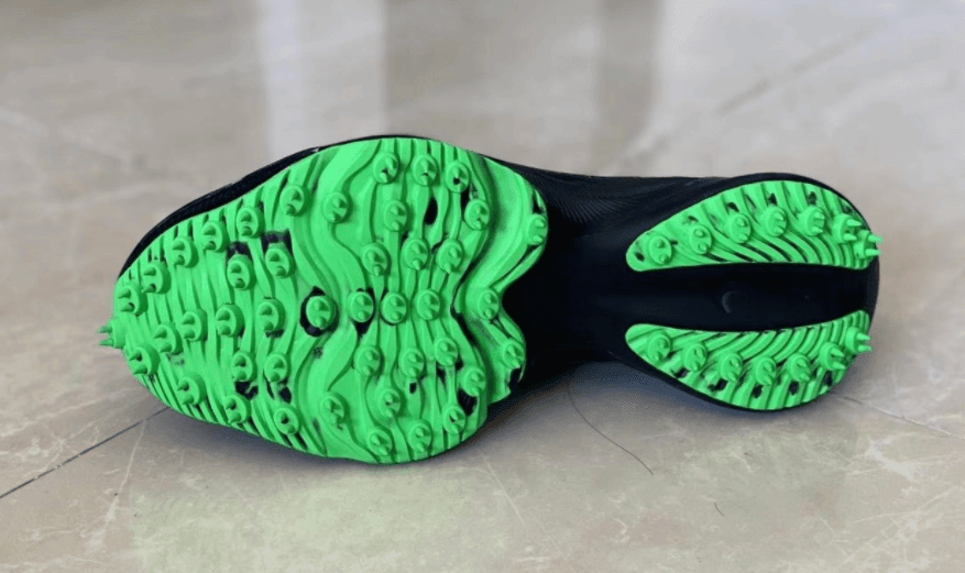 OW x Nike新联名黑绿配色最新实物图曝光!钉鞋+超大网眼鞋面!