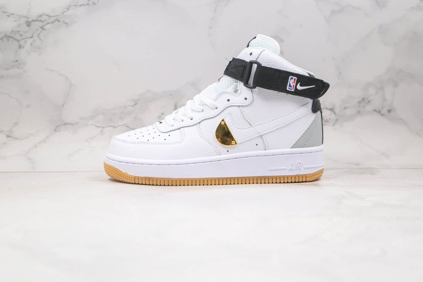 耐克Nike Air Force 1 High NBA White Gum纯原版本高帮NBA联名款生胶白金黑色板鞋原楦头纸板打造 货号：CT2306-100