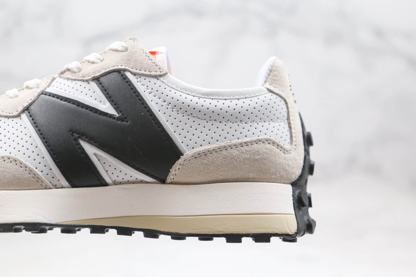 新百伦New Balance 327纯原版本复古慢跑鞋NB327白黑色原楦头纸板打造 货号:MS327CBC